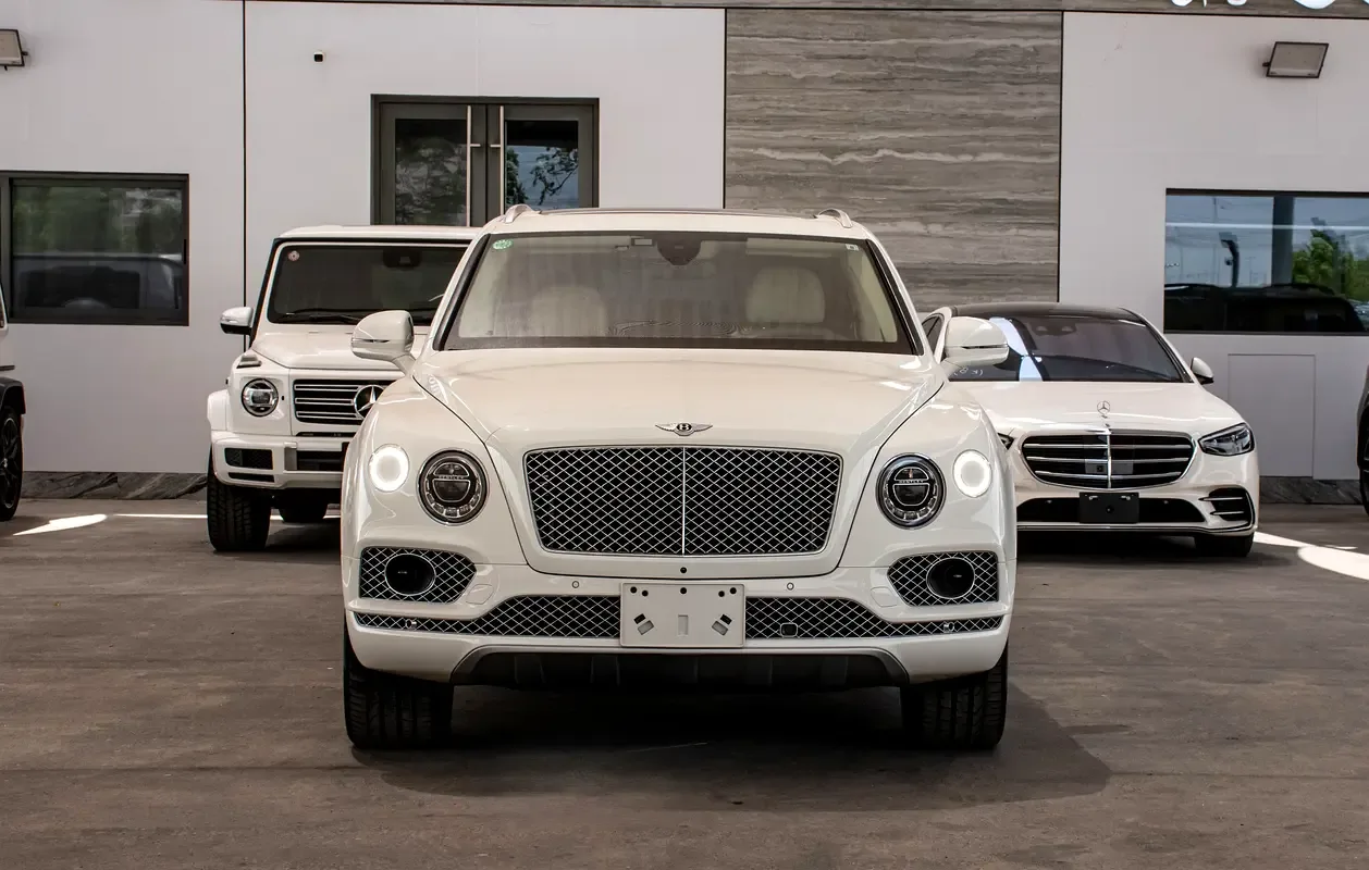 Bentley Bentayga 6.0 AT AWD (635 حصان) - 2