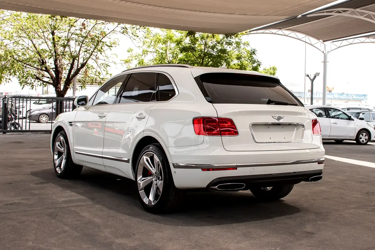 Bentley Bentayga 6.0 AT AWD (635 حصان) - 6
