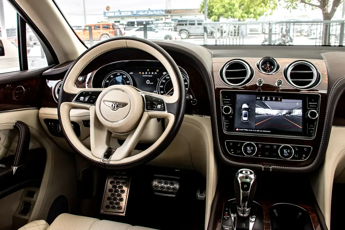 Bentley Bentayga 6.0 AT AWD (635 حصان) - 8
