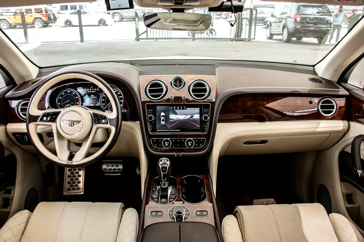 Bentley Bentayga 6.0 AT AWD (635 حصان) - 9