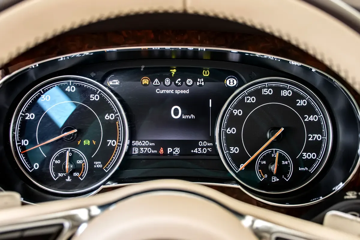 Bentley Bentayga 6.0 AT AWD (635 حصان) - 7