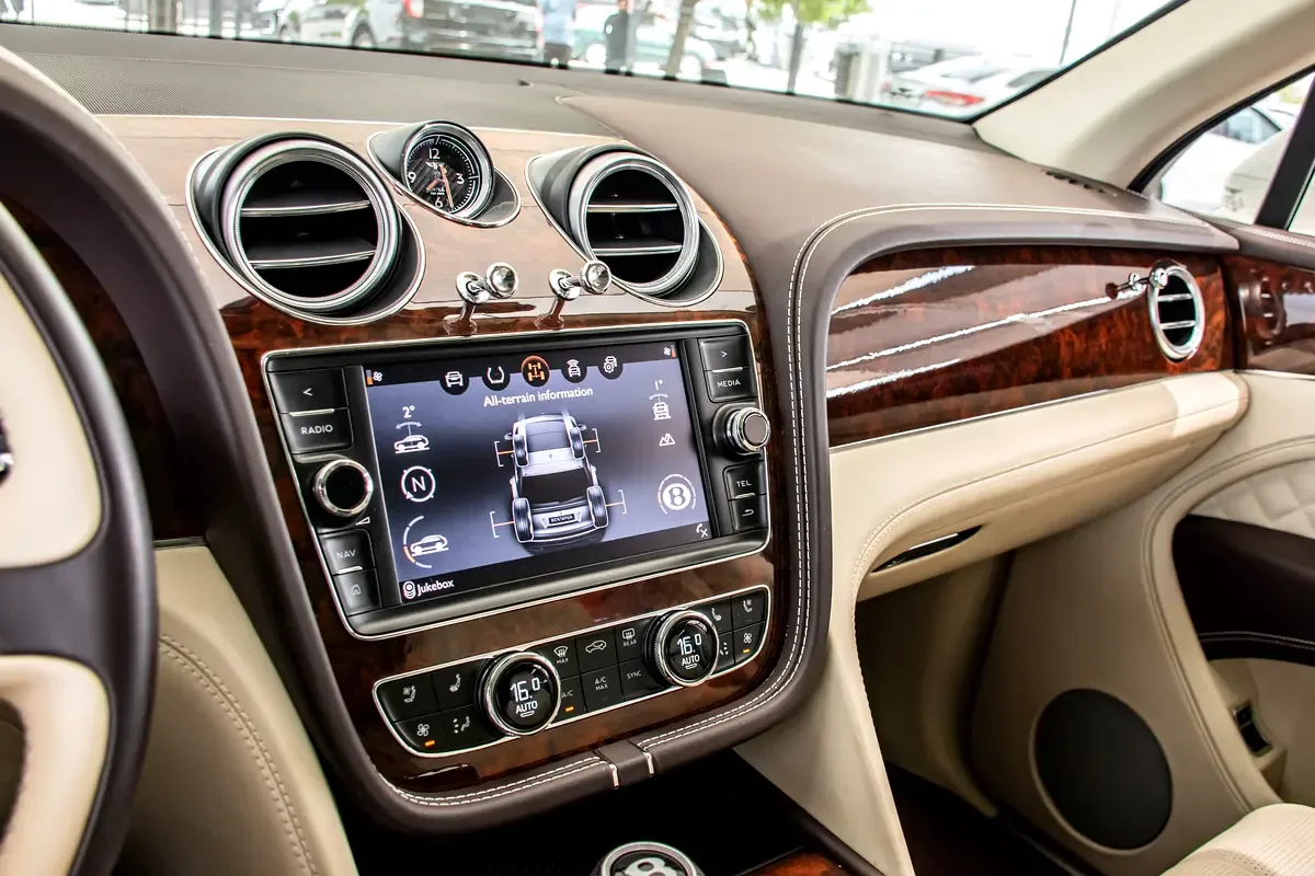 Bentley Bentayga 6.0 AT AWD (635 حصان) - 11