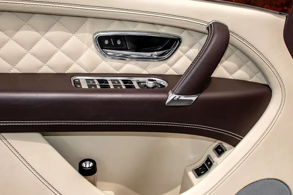 Bentley Bentayga 6.0 AT AWD (635 حصان) - 18