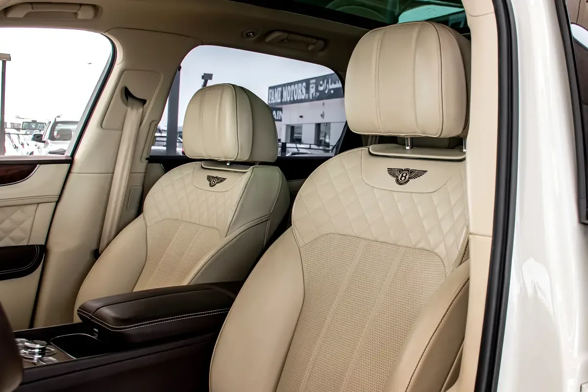 Bentley Bentayga 6.0 AT AWD (635 حصان) - 16