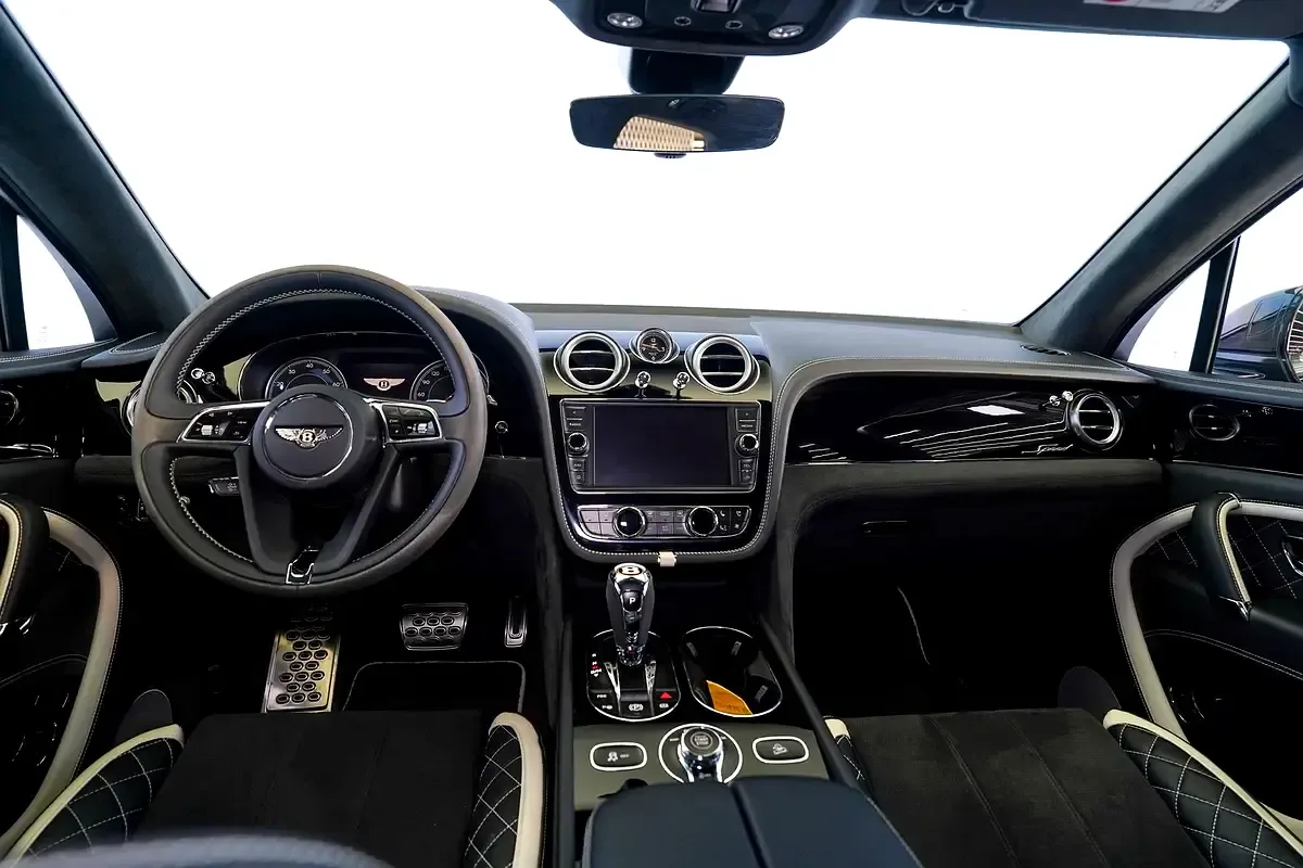 Bentley Bentayga 6.0 AT AWD (635 حصان) - 11