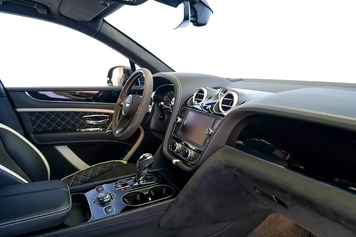 Bentley Bentayga 6.0 AT AWD (635 حصان) - 16