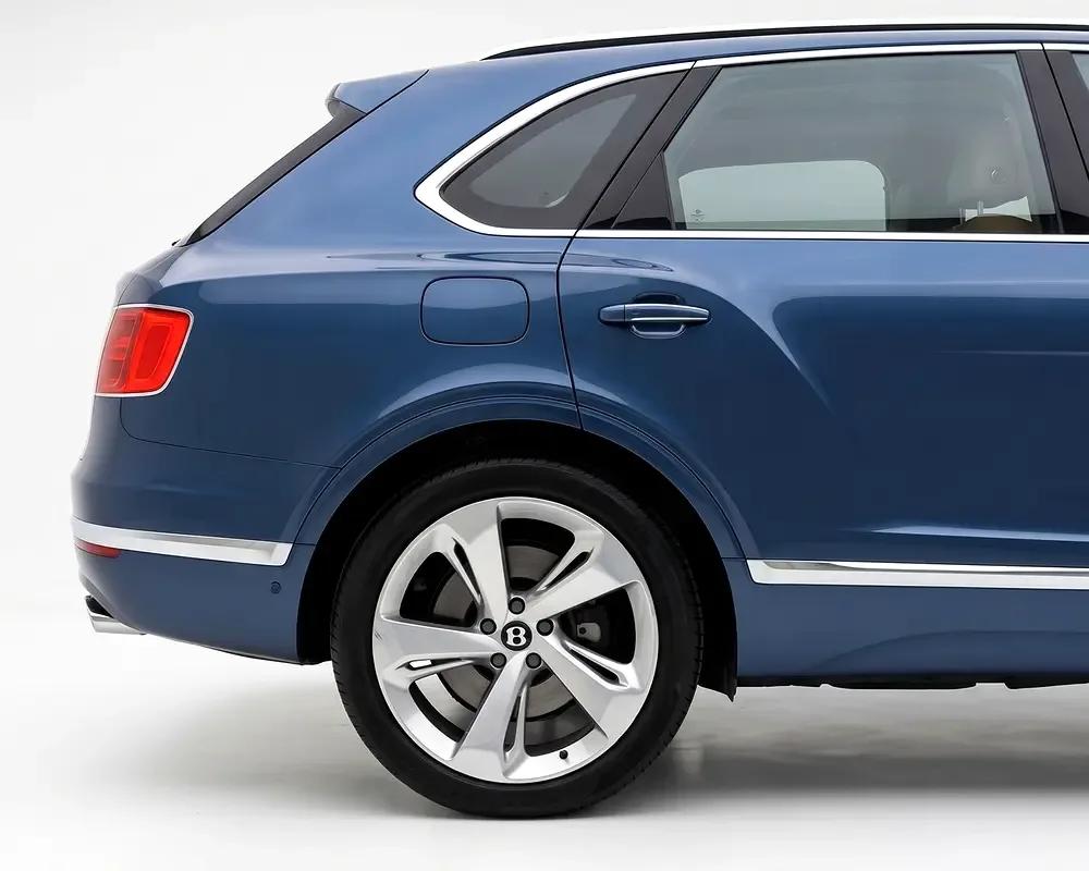 Bentley Bentayga 6.0 AT AWD (635 حصان) - 4