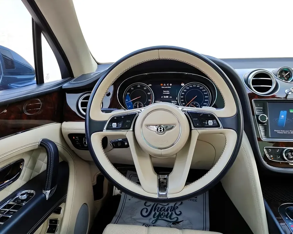 Bentley Bentayga 6.0 AT AWD (635 حصان) - 9