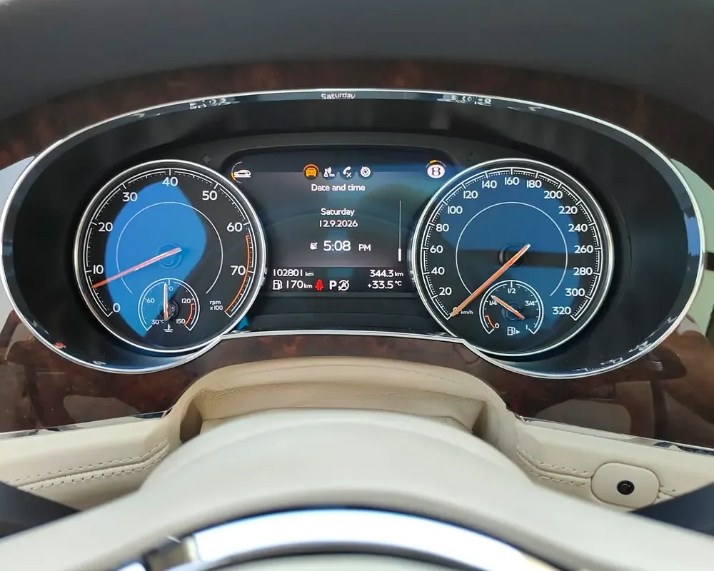 Bentley Bentayga 6.0 AT AWD (635 حصان) - 10