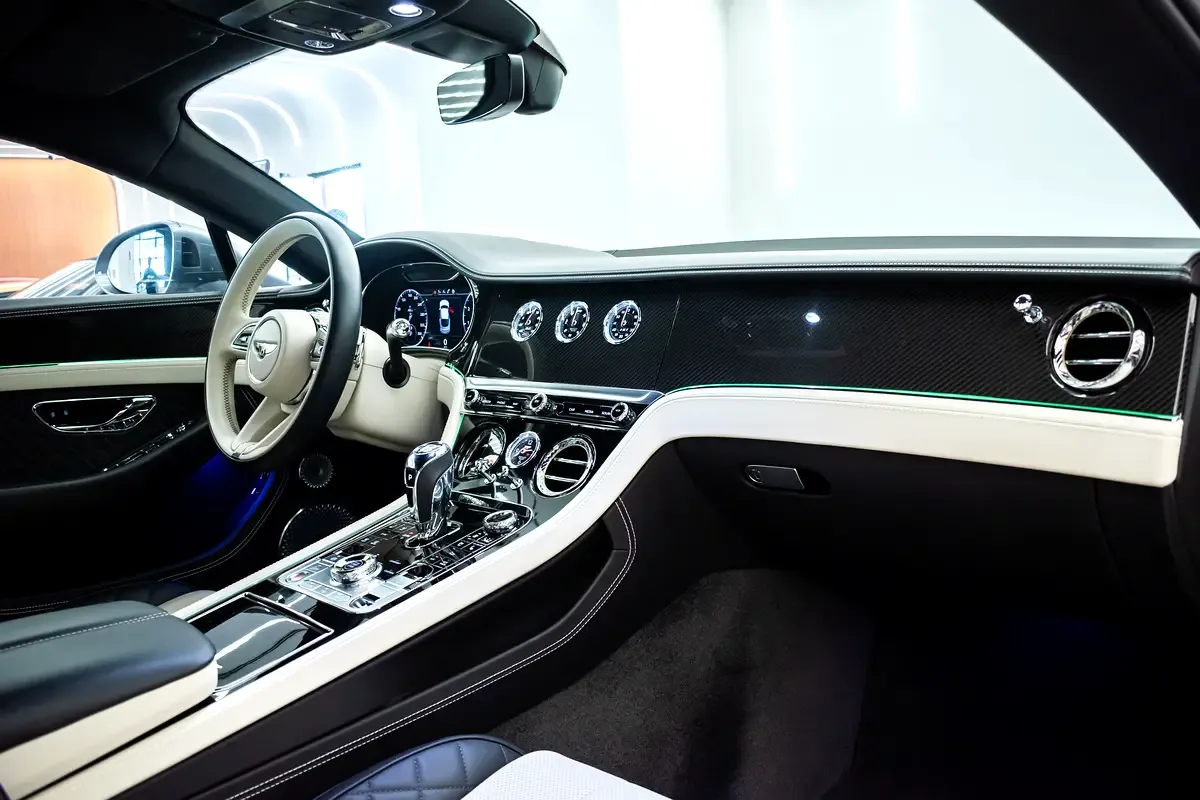 Bentley Continental GT 4.0 AMT AWD (550 حصان) - 9