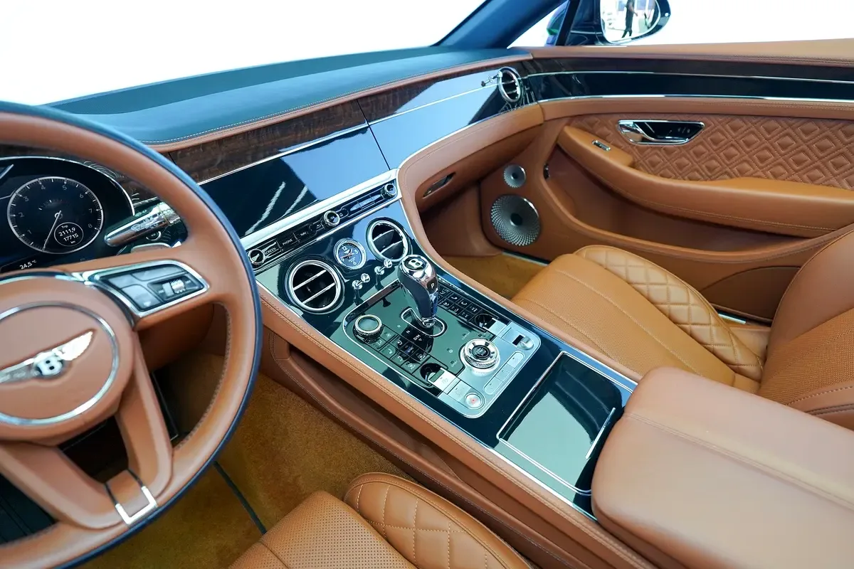 Bentley Continental GT 4.0 AMT AWD (550 حصان) - 9