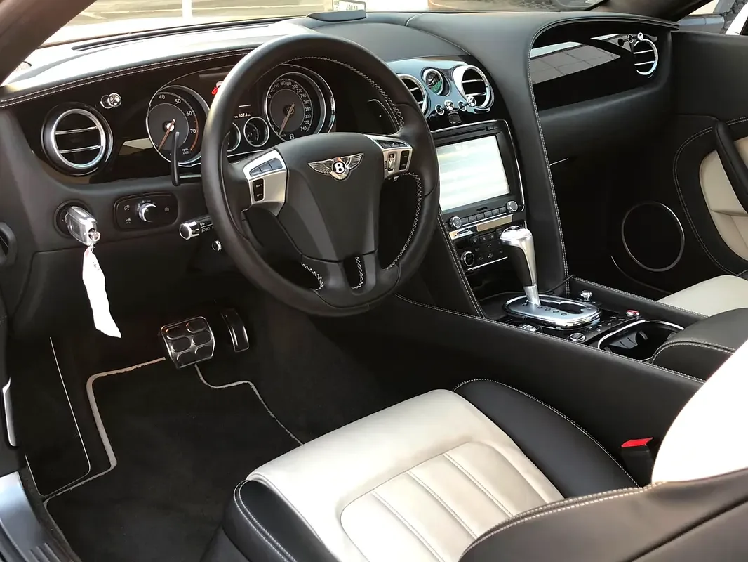 Bentley Continental GT 4.0 AT AWD (528 حصان) - 10