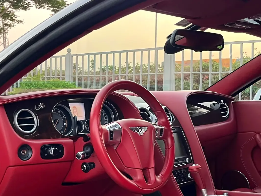 Bentley Continental GT 4.0 AT AWD (528 حصان) - 7