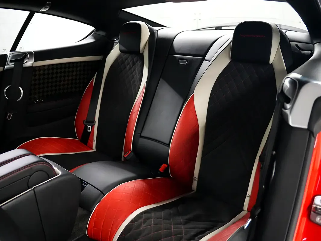 Bentley Continental GT 6.0 W12 AWD AT (710 حصان) - 17