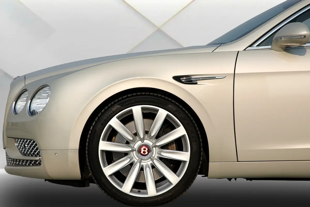 Bentley Flying Spur 4.0 V8 AWD AT (507 حصان) - 7