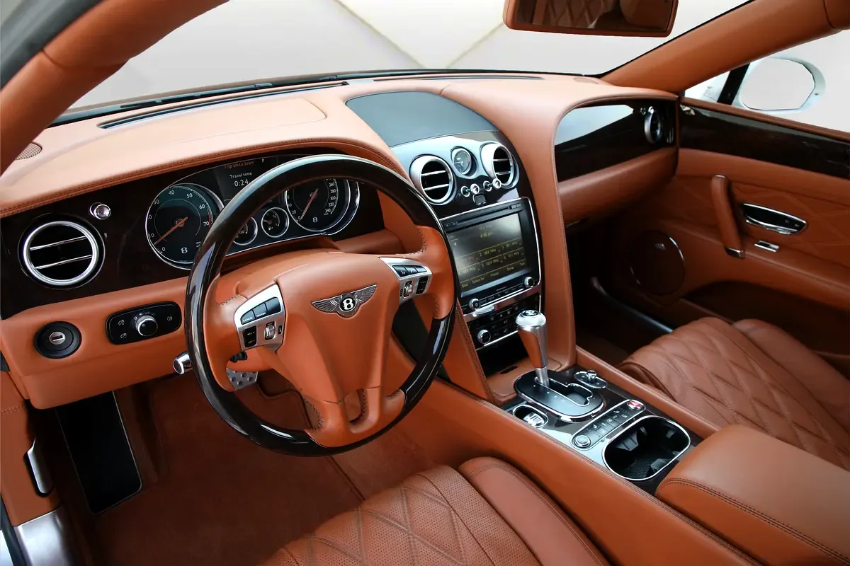 Bentley Flying Spur 4.0 V8 AWD AT (507 حصان) - 8
