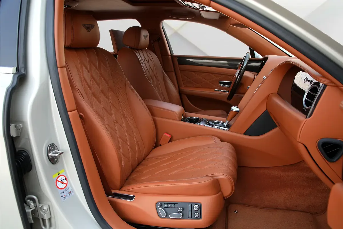 Bentley Flying Spur 4.0 V8 AWD AT (507 حصان) - 11