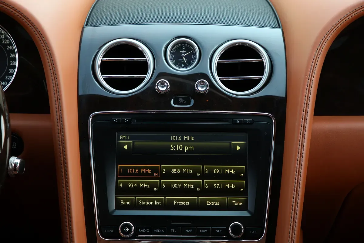 Bentley Flying Spur 4.0 V8 AWD AT (507 حصان) - 15