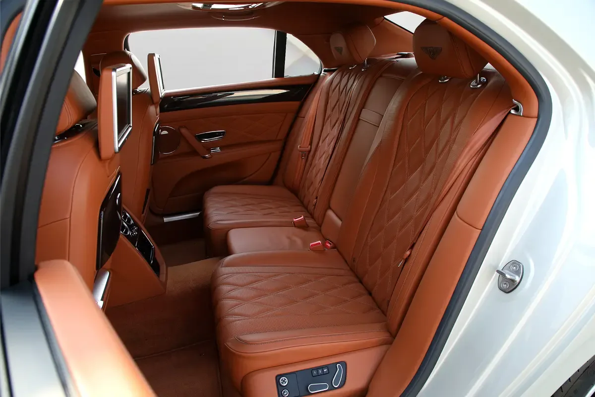 Bentley Flying Spur 4.0 V8 AWD AT (507 حصان) - 20