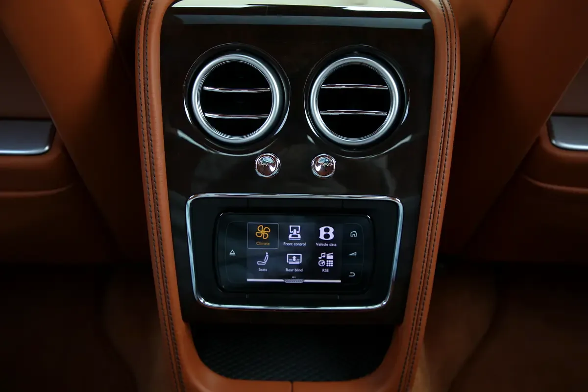 Bentley Flying Spur 4.0 V8 AWD AT (507 حصان) - 17