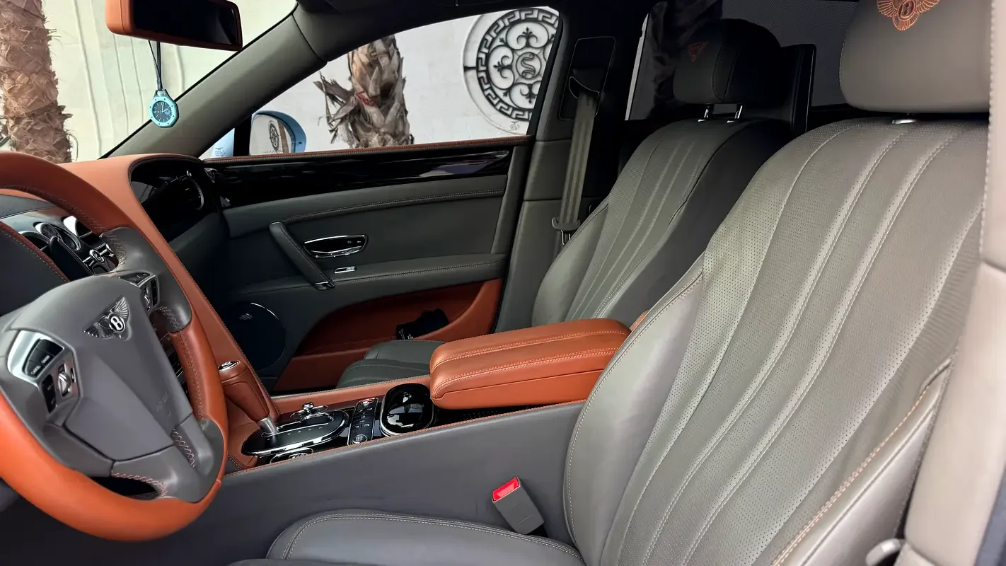 Bentley Flying Spur 4.0 V8 AWD AT (507 حصان) - 9