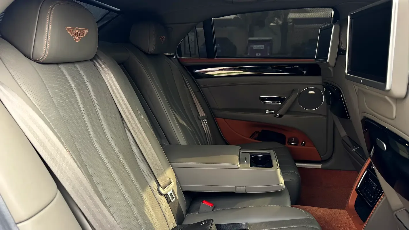 Bentley Flying Spur 4.0 V8 AWD AT (507 حصان) - 15