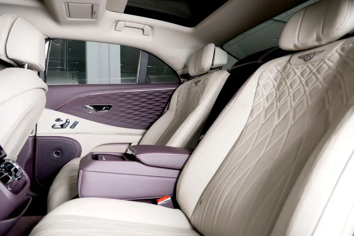 Bentley Flying Spur 6.0 AMT AWD (635 حصان) - 13
