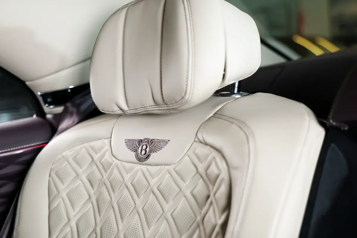 Bentley Flying Spur 6.0 AMT AWD (635 حصان) - 20