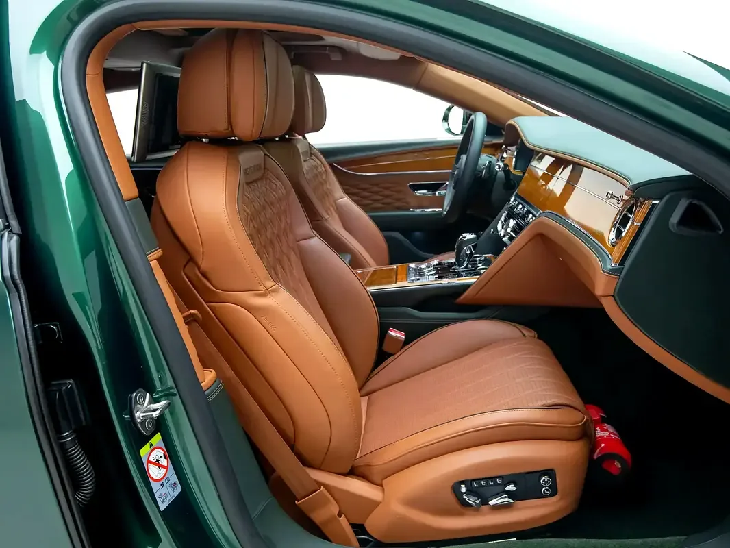 Bentley Flying Spur 6.0 AMT AWD (635 حصان) - 11