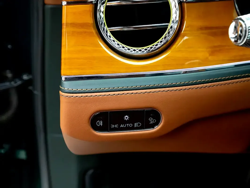 Bentley Flying Spur 6.0 AMT AWD (635 حصان) - 14