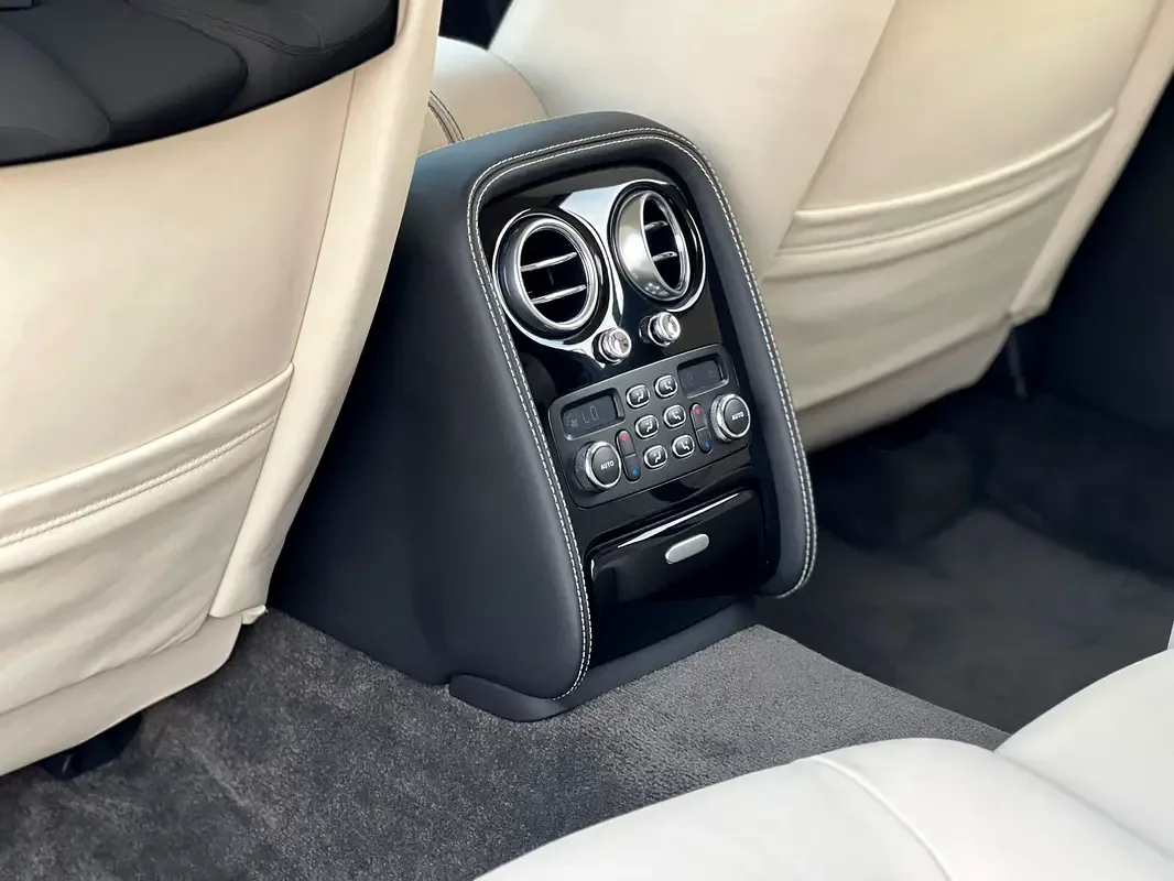 Bentley Flying Spur 6.0 AT AWD (635 hp) - 7