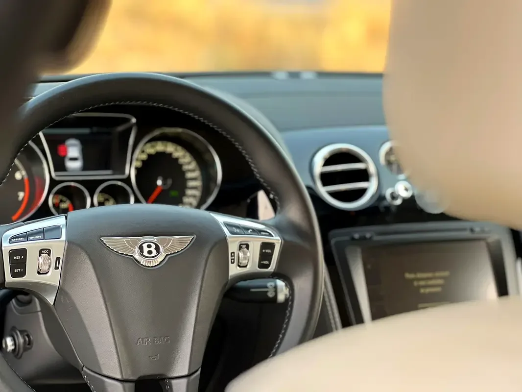 Bentley Flying Spur 6.0 AT AWD (635 hp) - 10