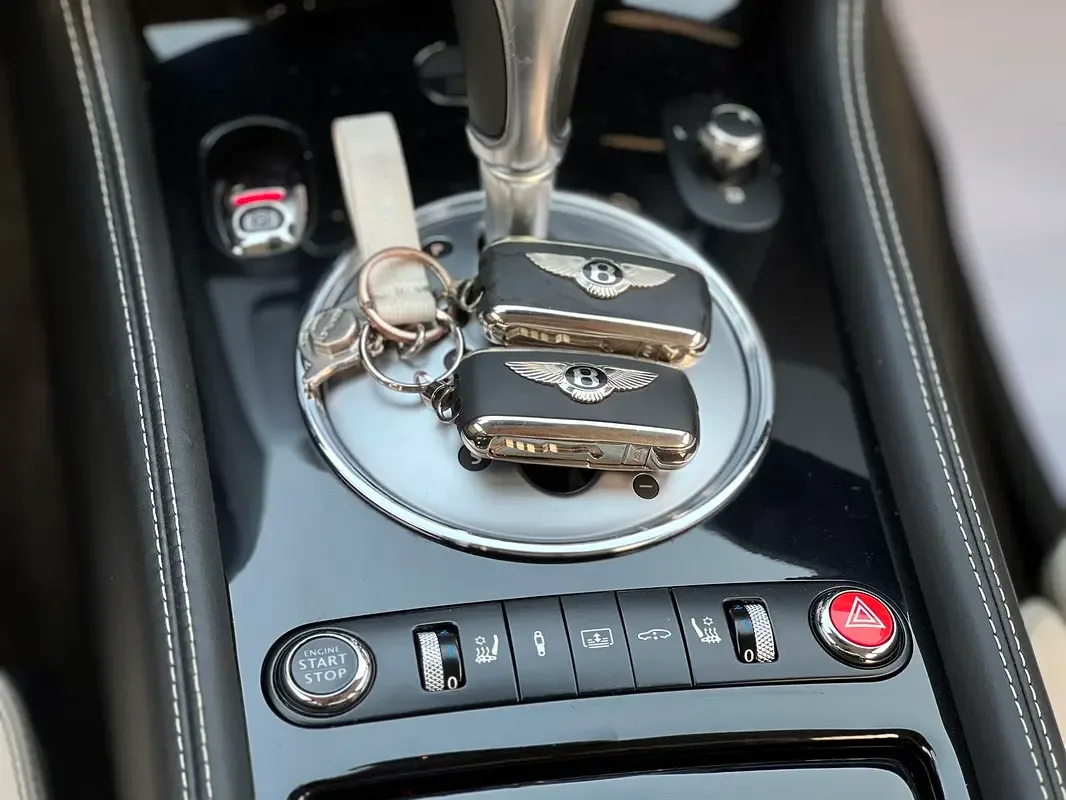 Bentley Flying Spur 6.0 AT AWD (635 hp) - 13