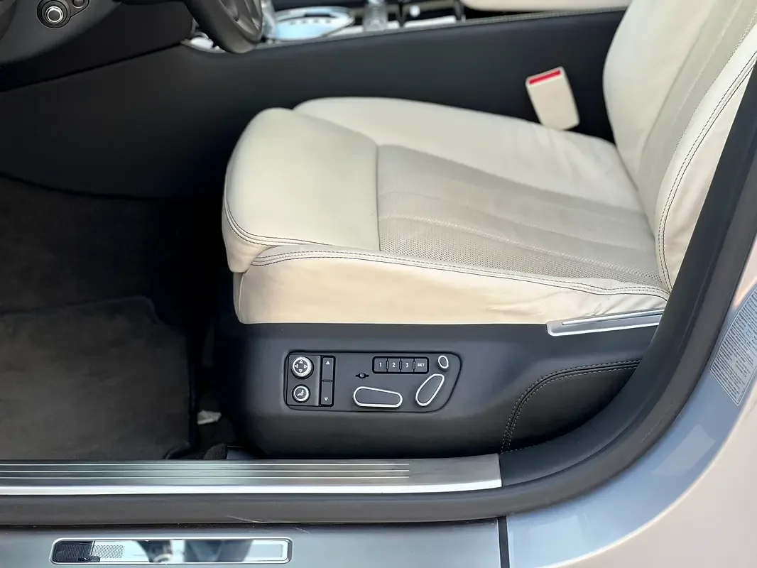 Bentley Flying Spur 6.0 AT AWD (635 hp) - 16