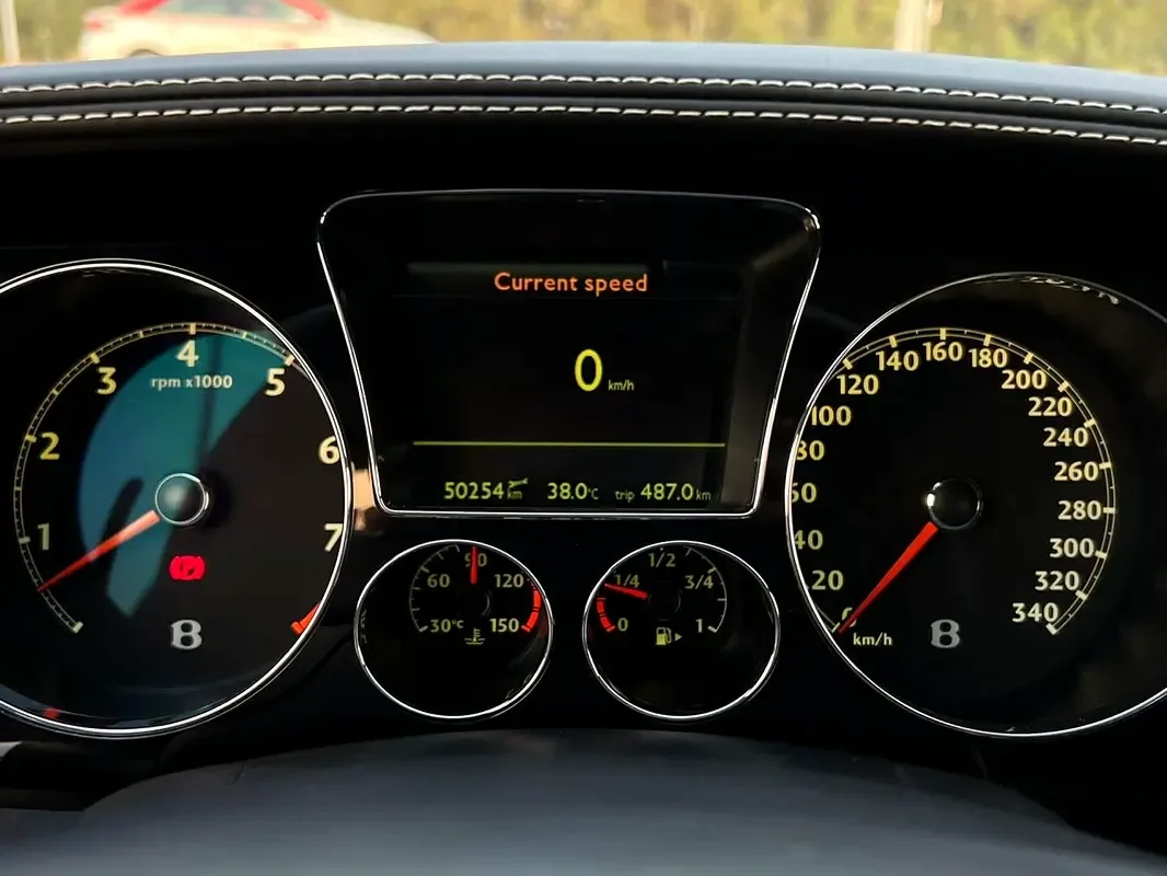 Bentley Flying Spur 6.0 AT AWD (635 hp) - 18