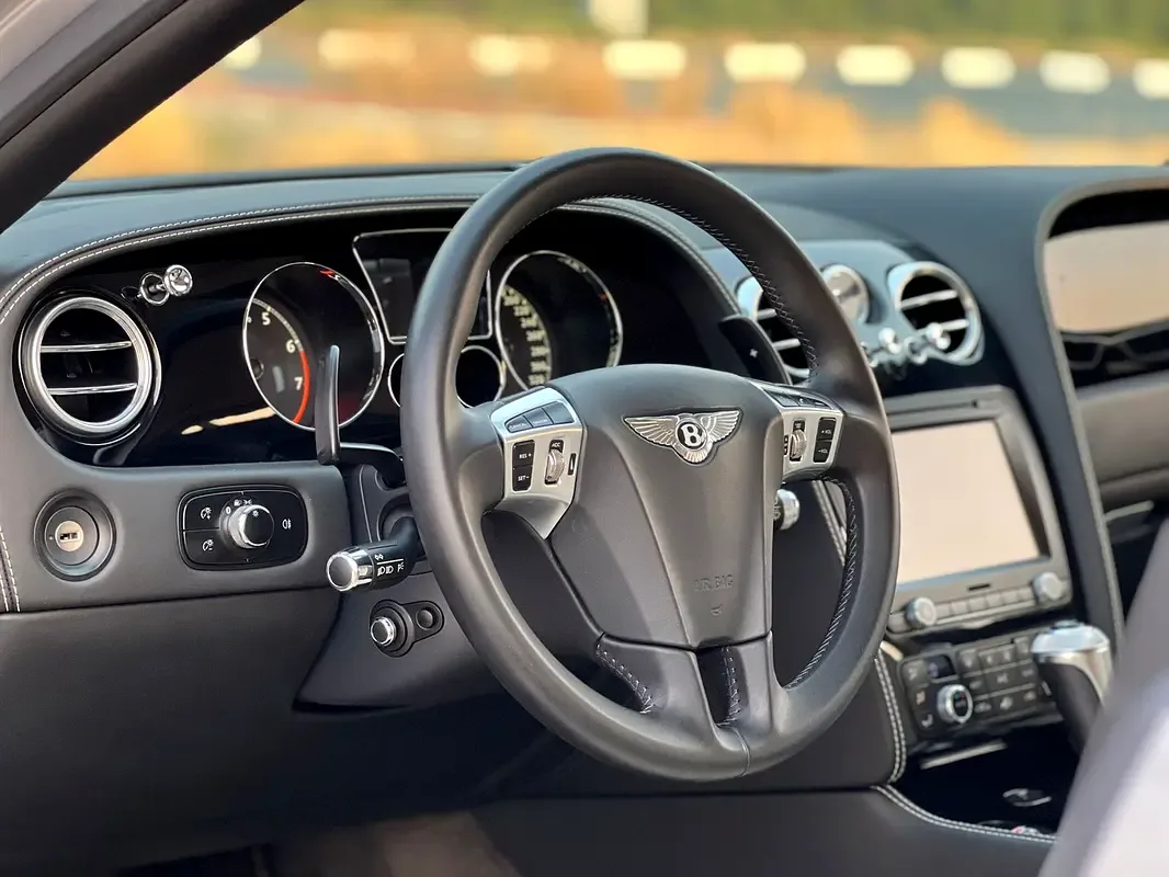 Bentley Flying Spur 6.0 AT AWD (635 hp) - 19