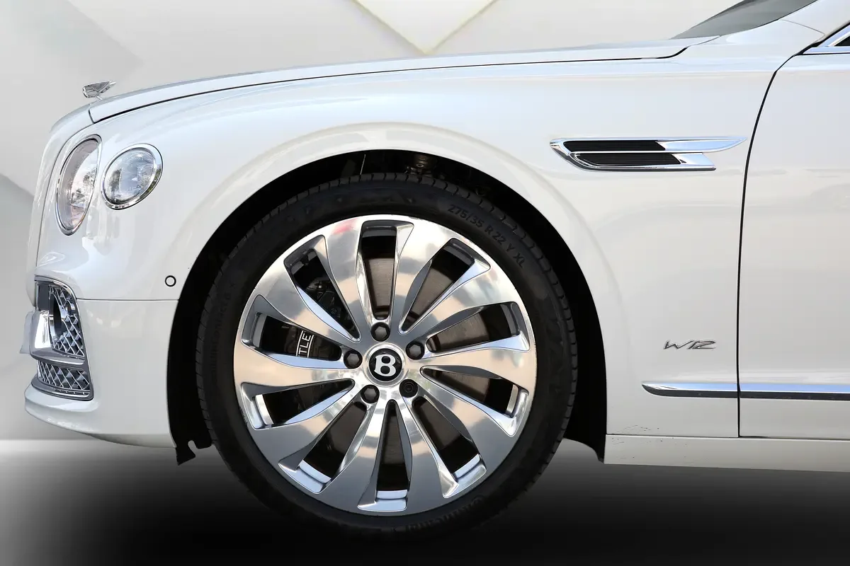 Bentley Flying Spur 6.0 W12 AWD AT (635 حصان) - 6