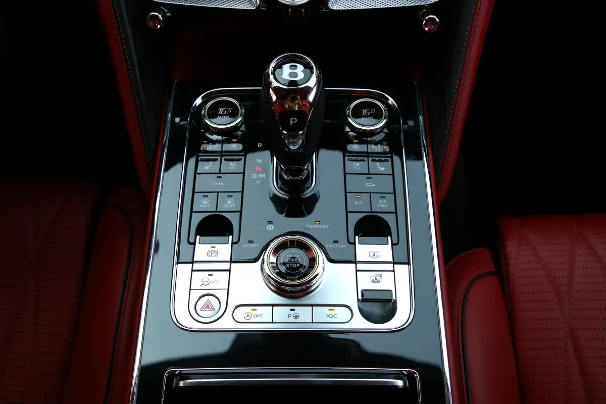 Bentley Flying Spur 6.0 W12 AWD AT (635 حصان) - 16