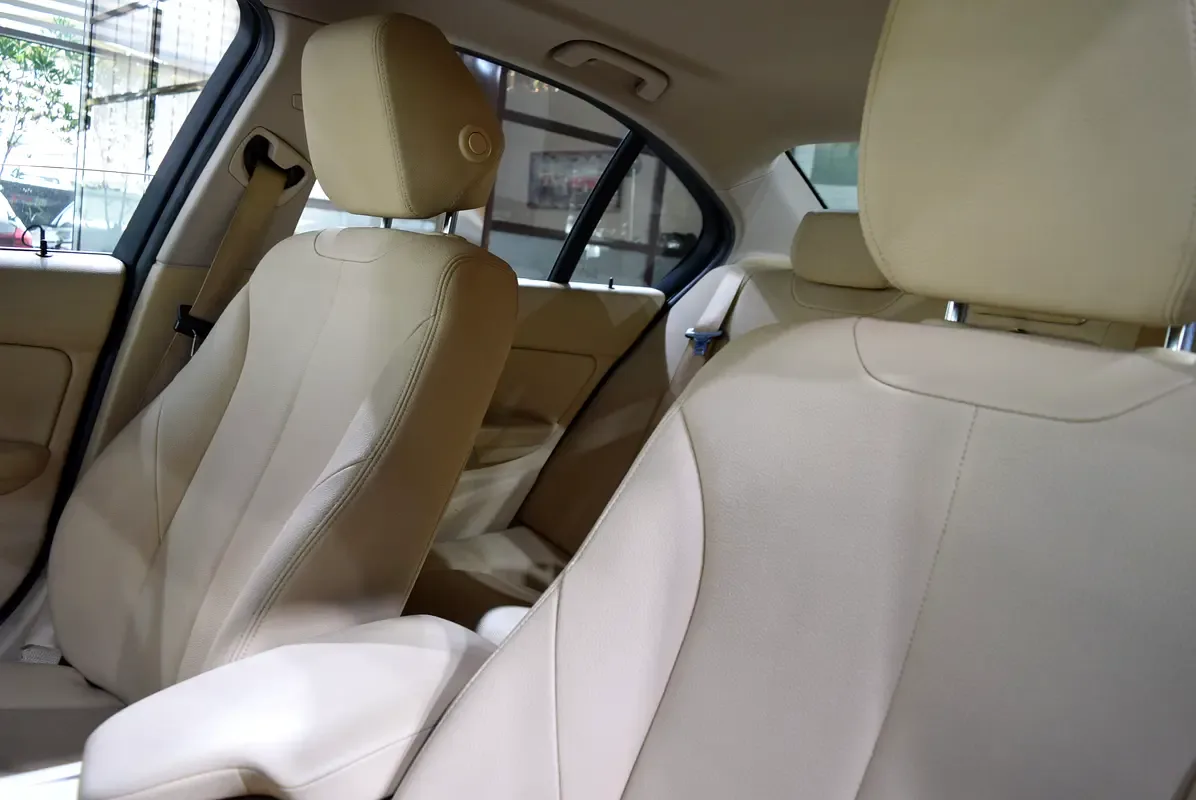 BMW 3 series 318i Steptronic (136 حصان) - 9