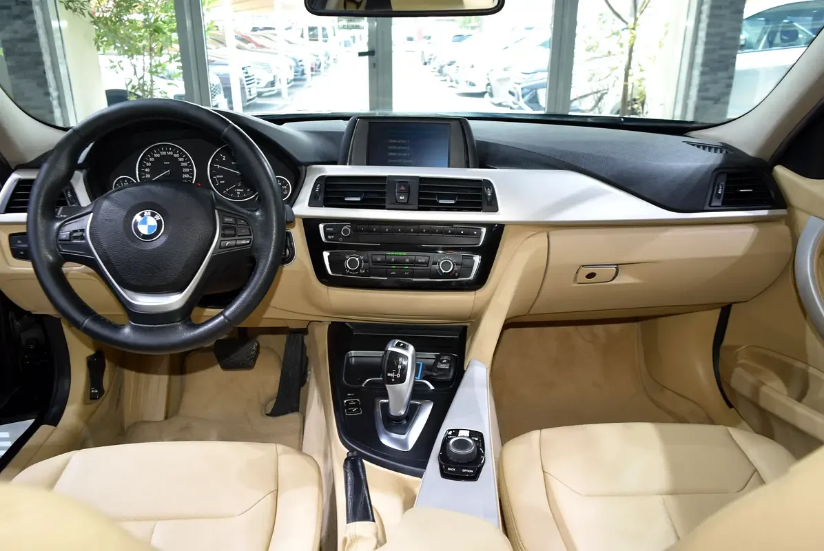 BMW 3 series 318i Steptronic (136 حصان) - 11