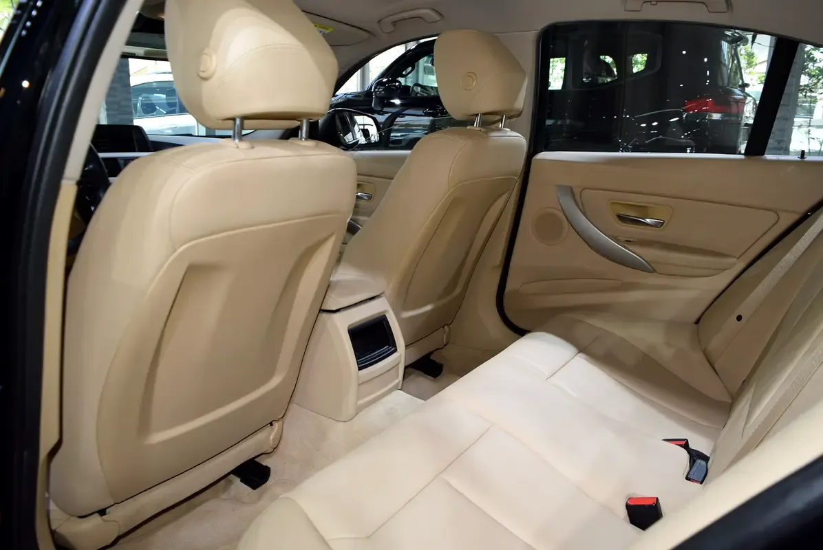 BMW 3 series 318i Steptronic (136 حصان) - 10
