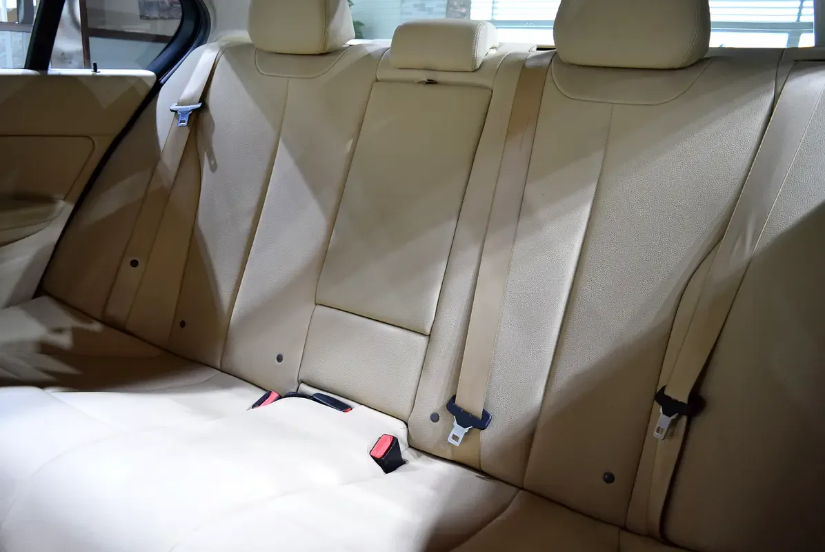 BMW 3 series 318i Steptronic (136 حصان) - 14