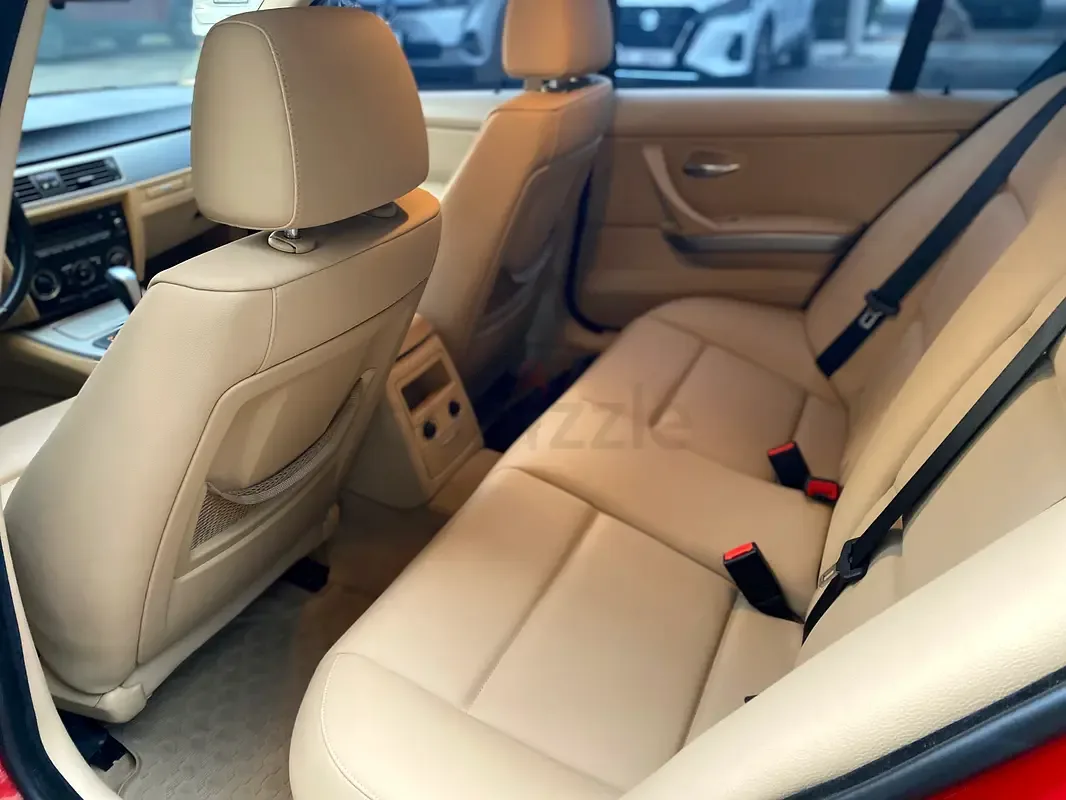 BMW 3 series 320i AT (156 حصان) - 13