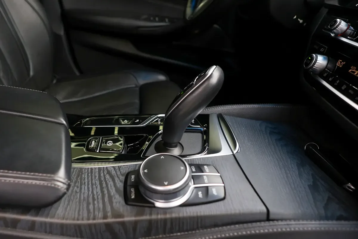 BMW 5 series 4.4 AT 4WD (530 حصان) - 13