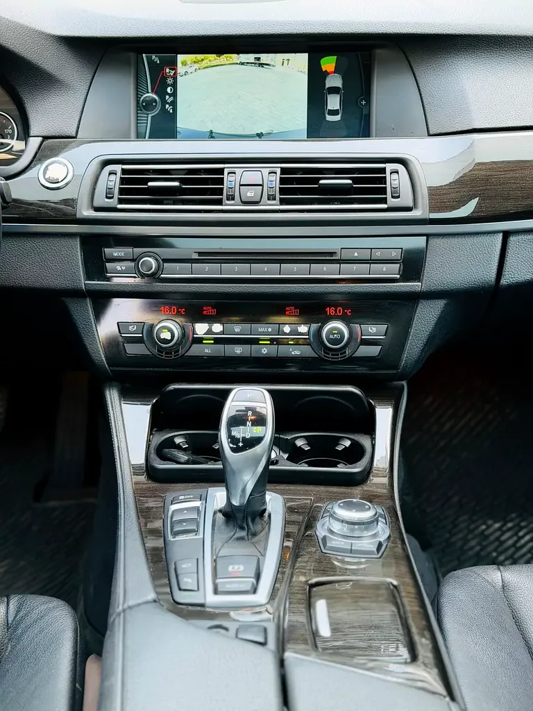 BMW 5 series 530i Steptronic (272 حصان) - 12