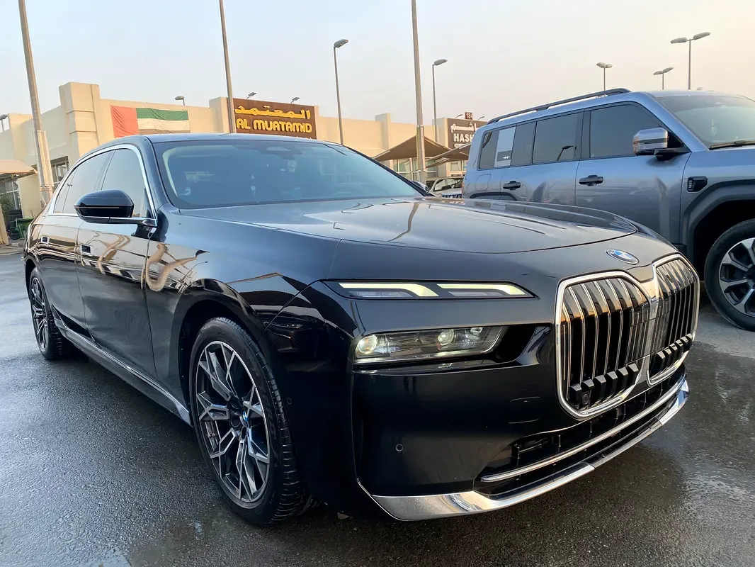 BMW 7 series 3.0 AT RWD (272 حصان) - 2