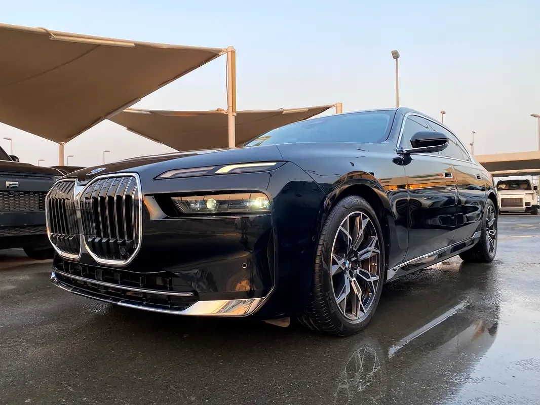 BMW 7 series 3.0 AT RWD (272 حصان) - 7