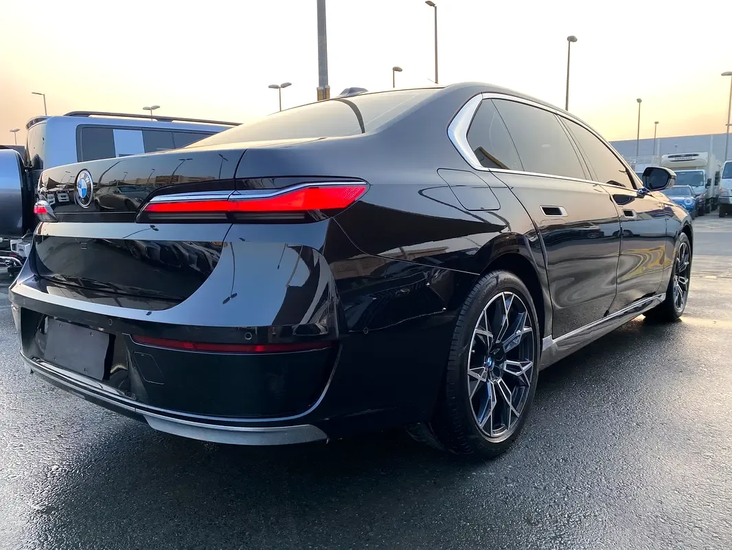 BMW 7 series 3.0 AT RWD (272 حصان) - 12
