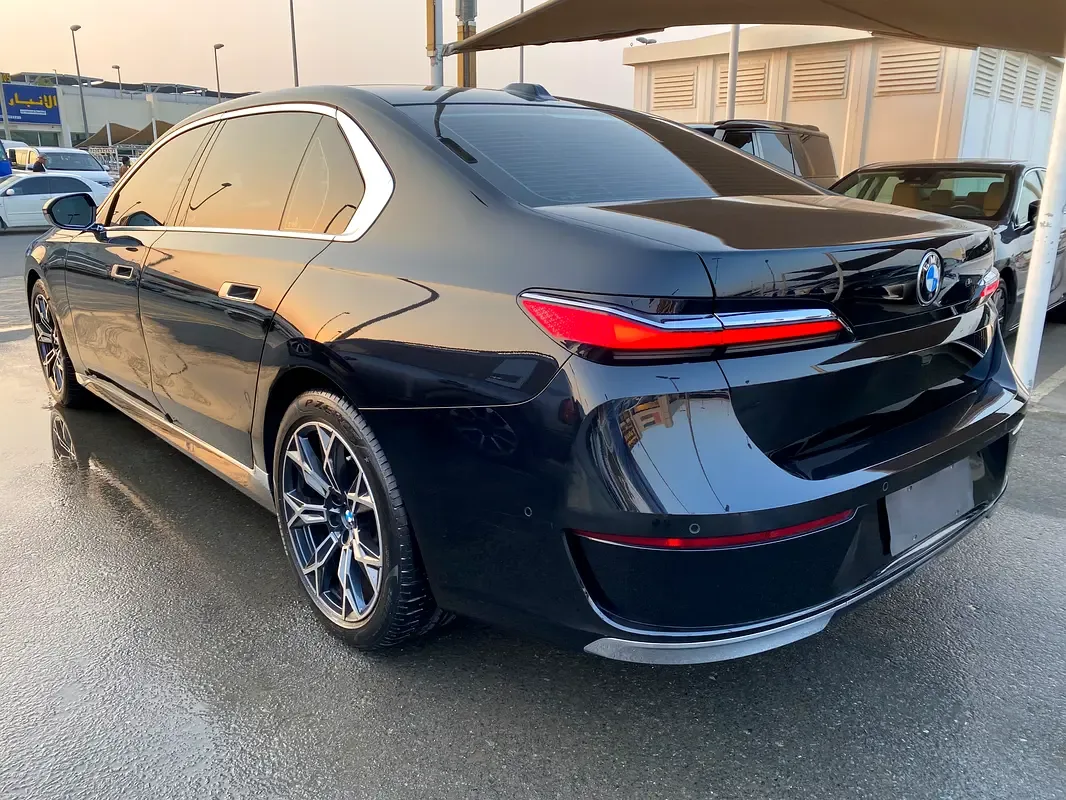 BMW 7 series 3.0 AT RWD (272 حصان) - 10