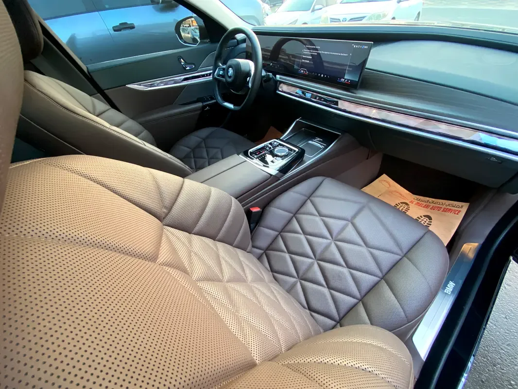BMW 7 series 3.0 AT RWD (272 حصان) - 17